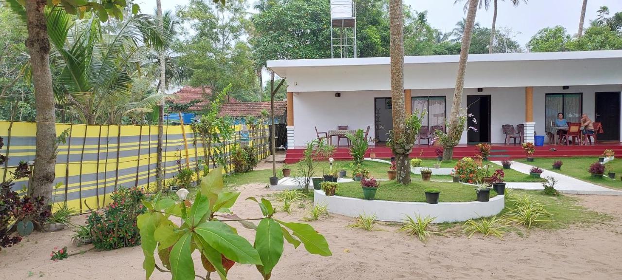 Marari Phoenix Beach Homestay Марарикулам Екстериор снимка