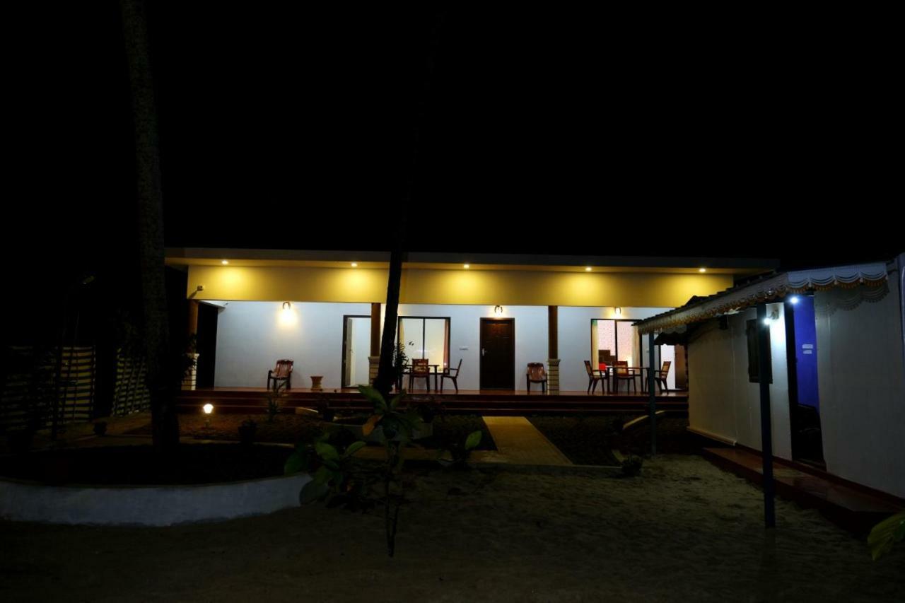 Marari Phoenix Beach Homestay Марарикулам Екстериор снимка